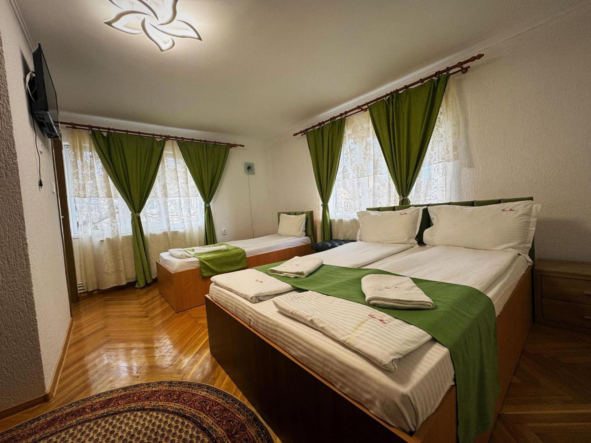 Casa Mary Hotel Haţeg Eksteriør billede
